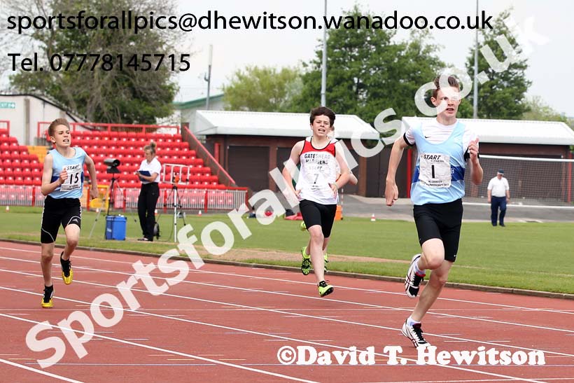 Under-13 boys 200 metres at the North Eastern Championships, Gateshead International Stadium.  Photos: David T. Hewitson/Sports for All Pics